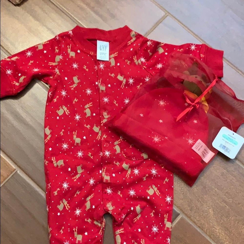 Baby gap 2pc hat and jumper set. 3-6 mos 12-17 lbs